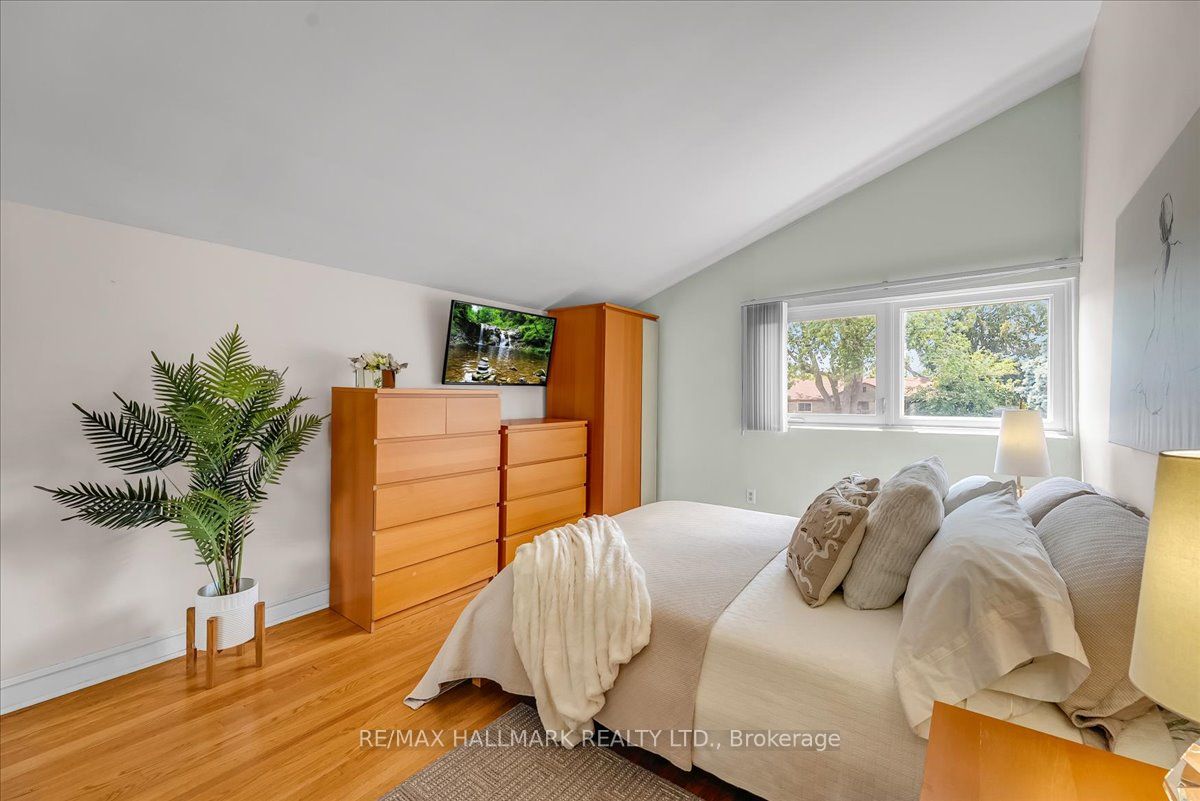 433 Seabourne Drive Property Photo 15