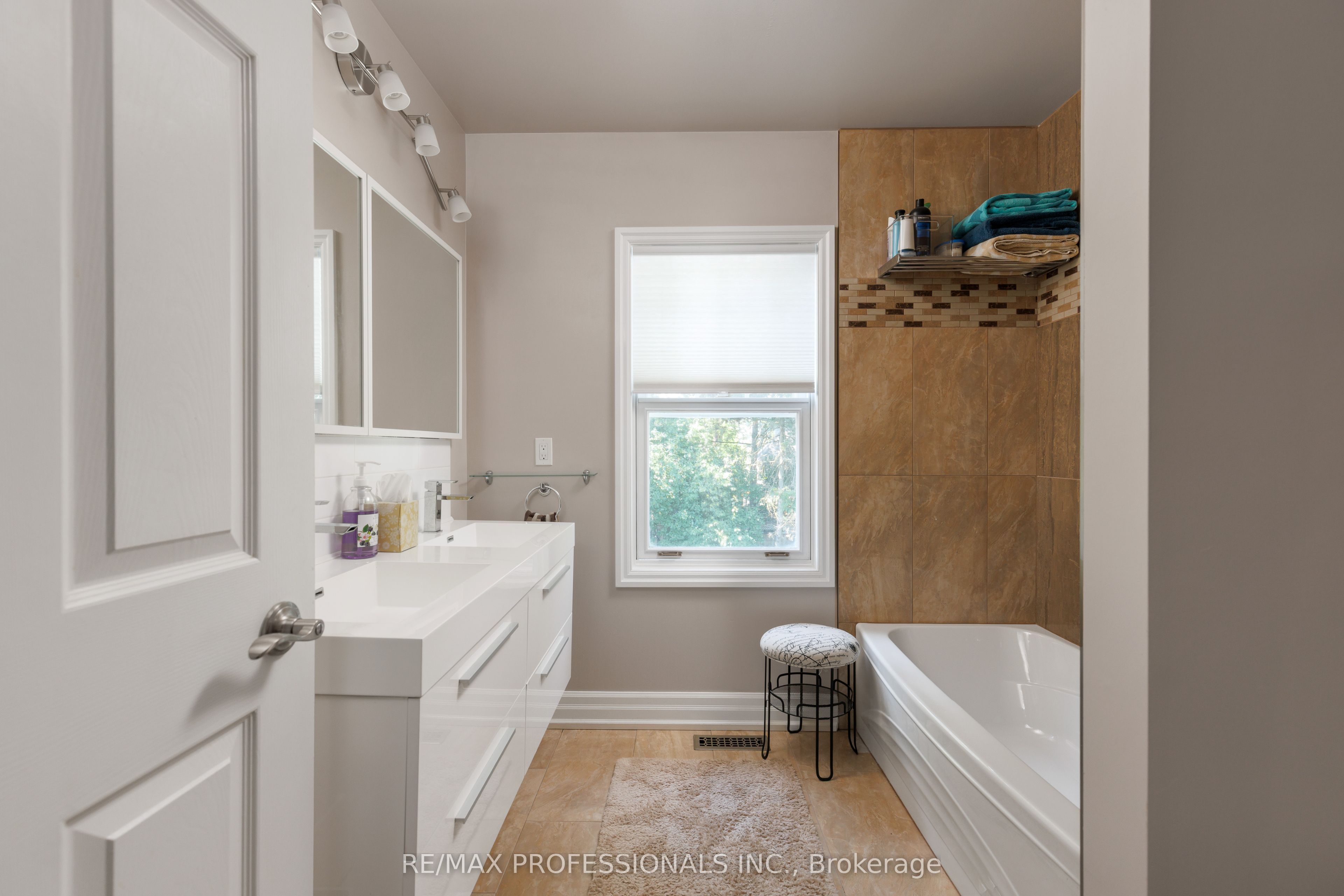 106 Rathburn Road Property Photo 39