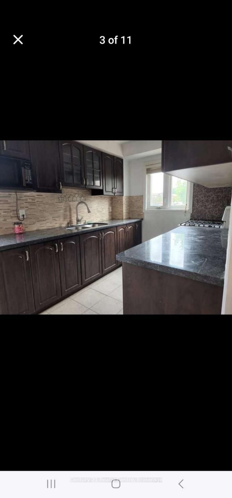 1 Dutch Crescent N Property Photo 2