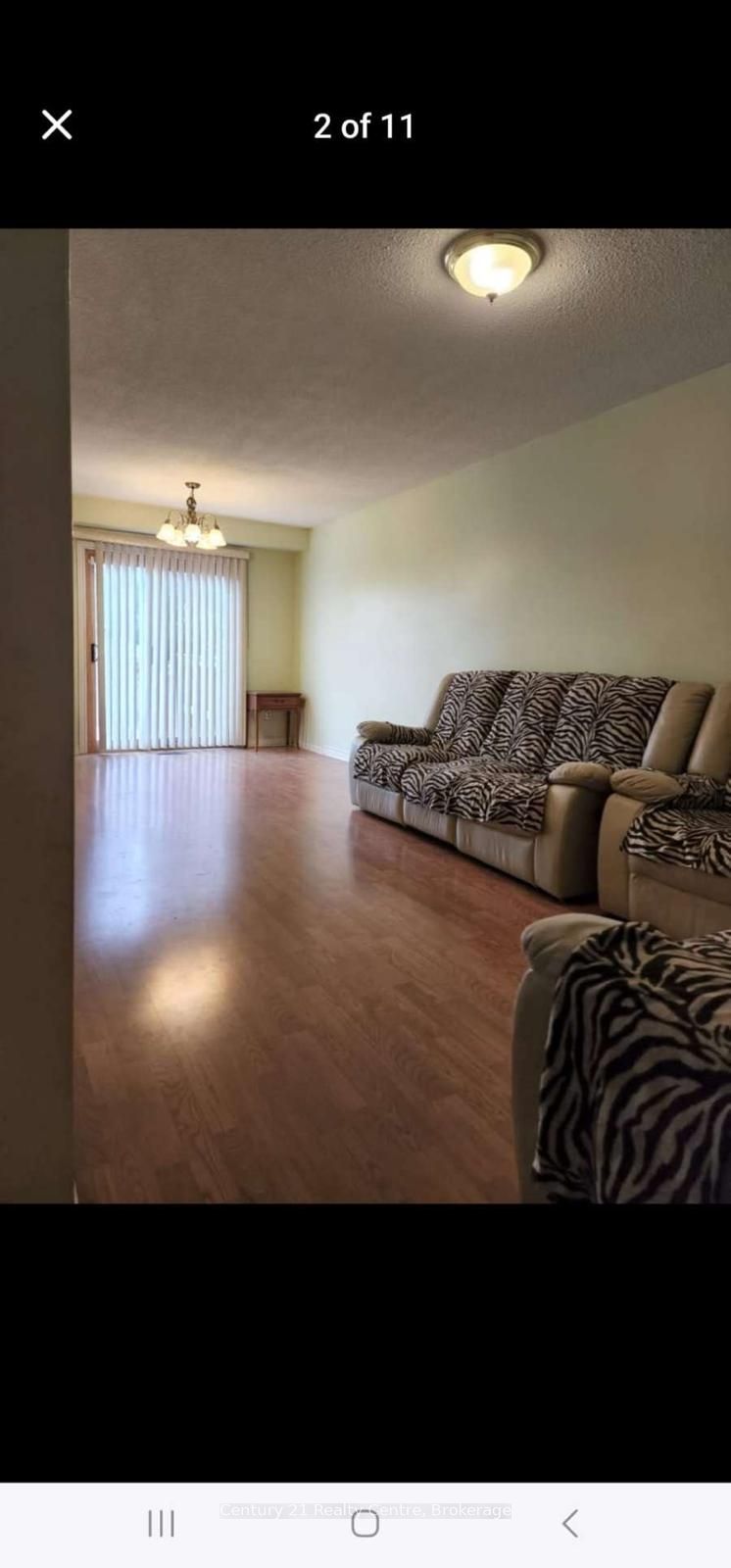 1 Dutch Crescent N Property Photo 3