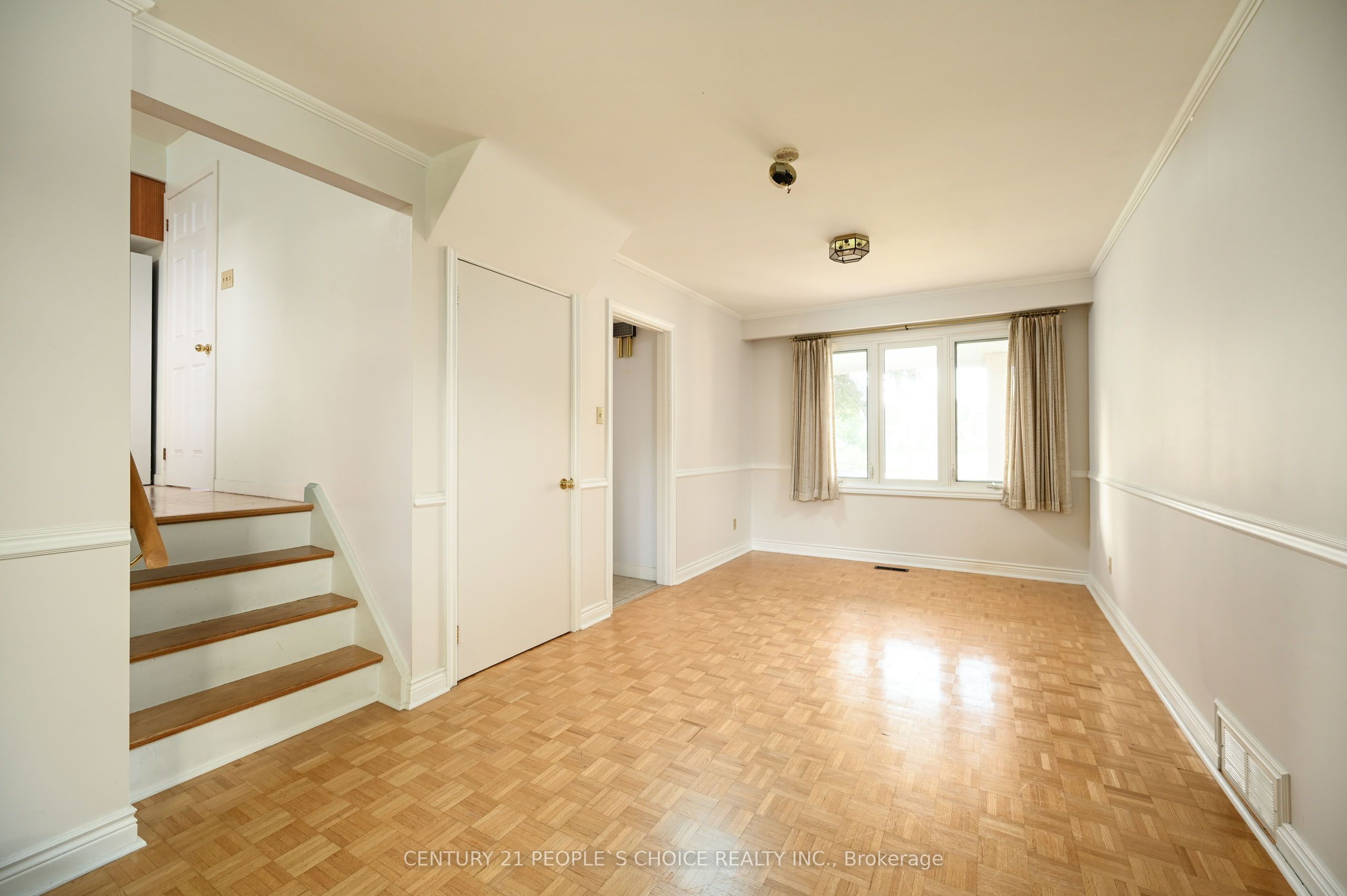 2132 Hixon Street Property Photo 6