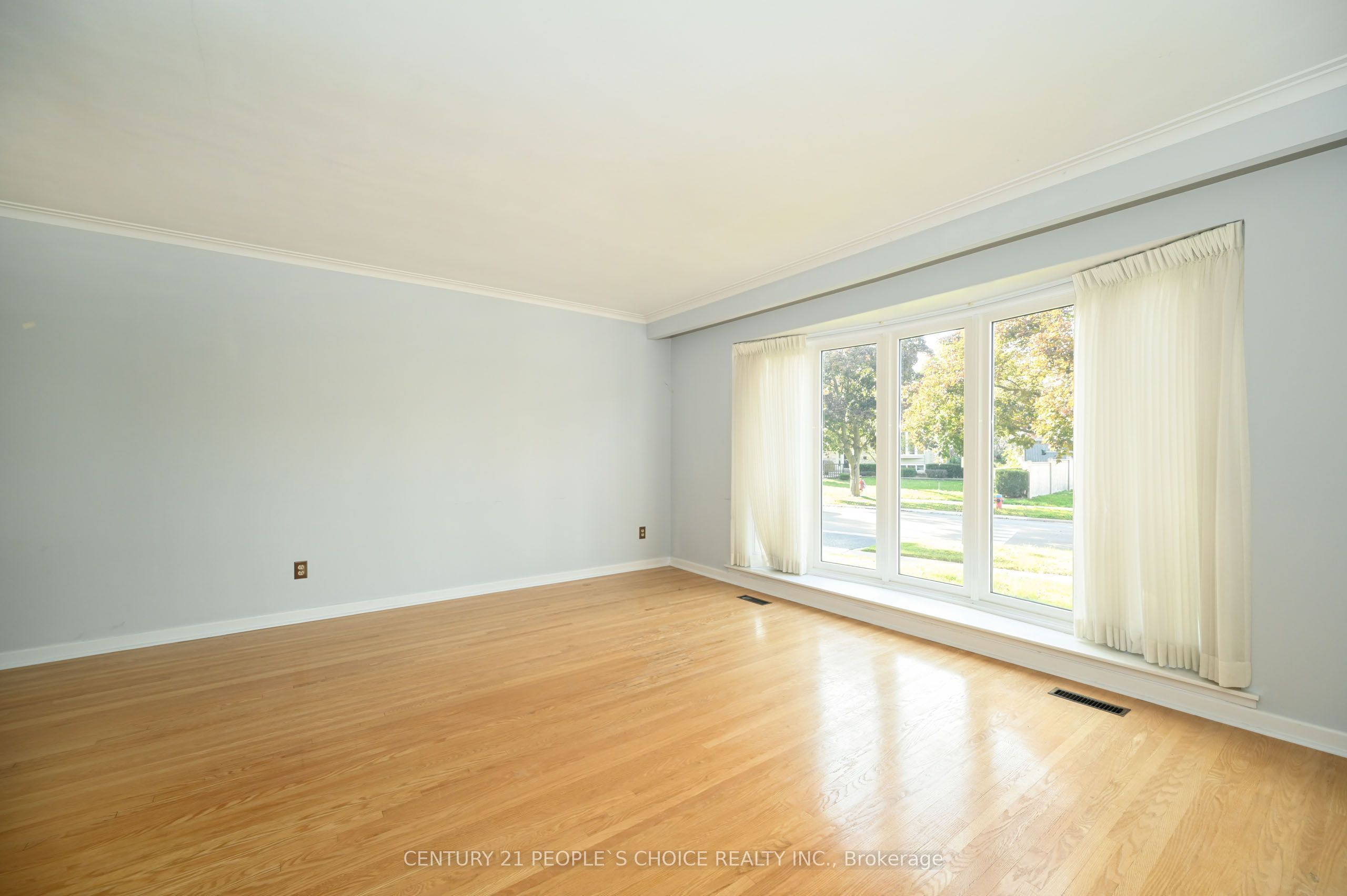 2132 Hixon Street Property Photo 7
