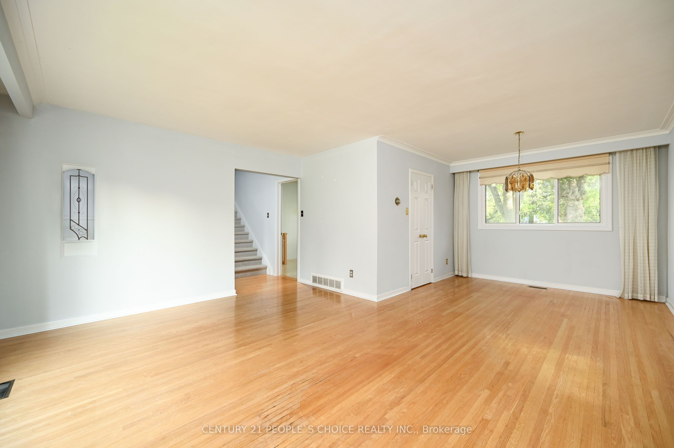 2132 Hixon Street Property Photo 8