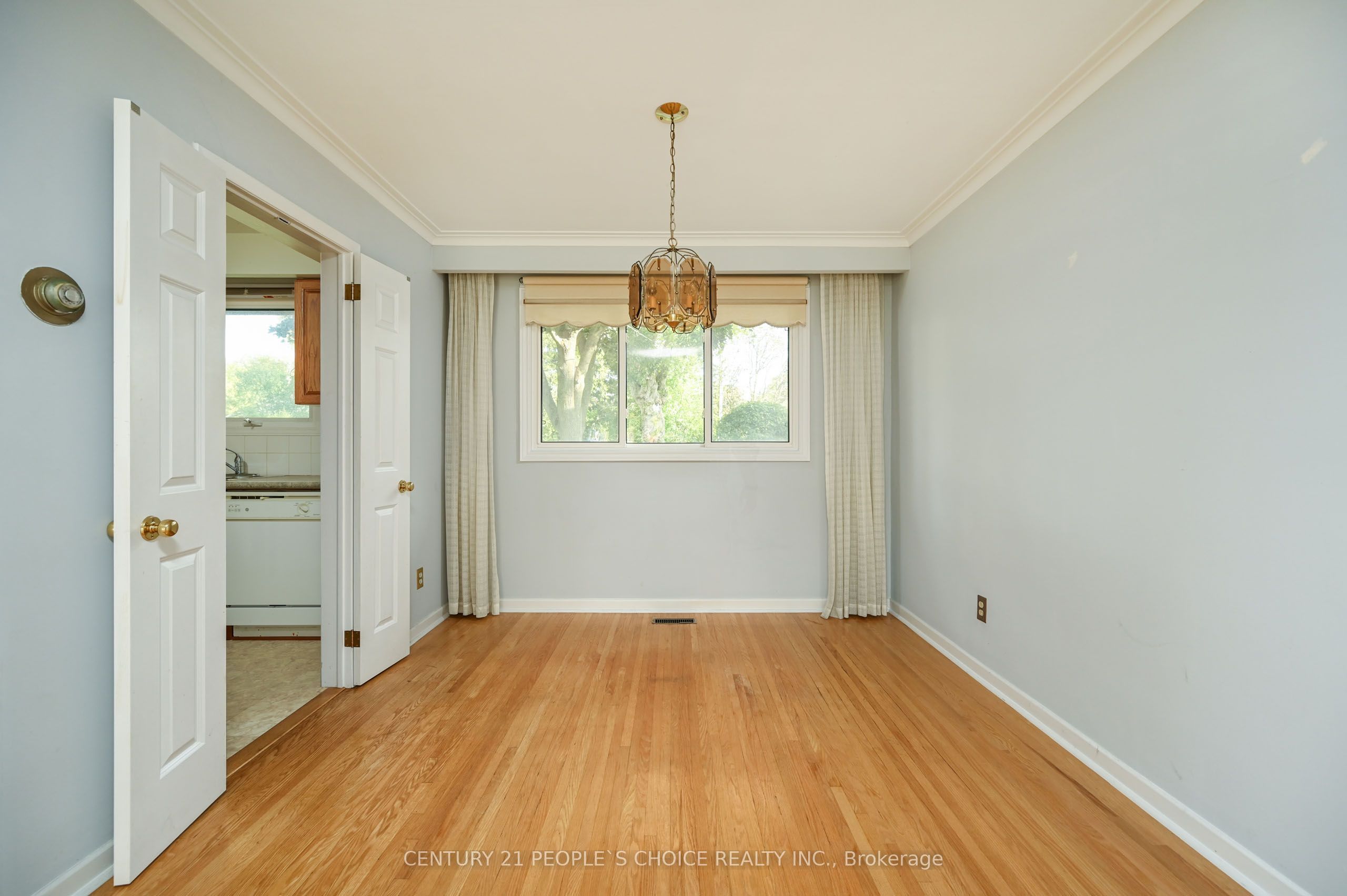 2132 Hixon Street Property Photo 9