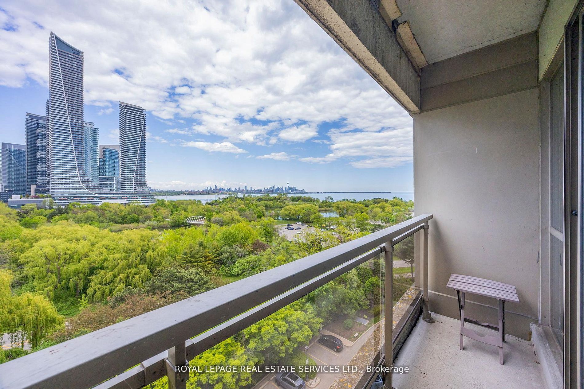 2261 Lake Shore Boulevard W 1010