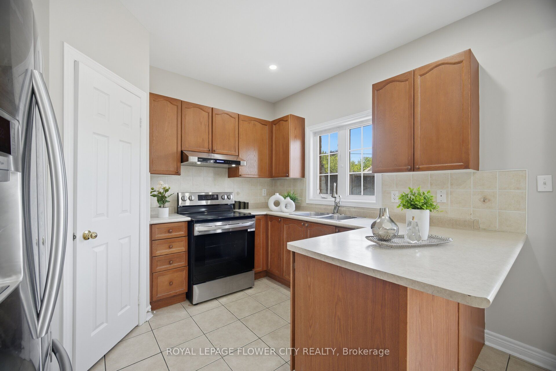 56 Laurentide Crescent Property Photo 15
