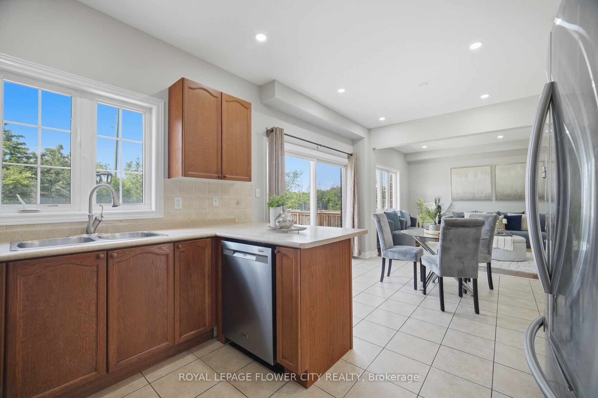 56 Laurentide Crescent Property Photo 16