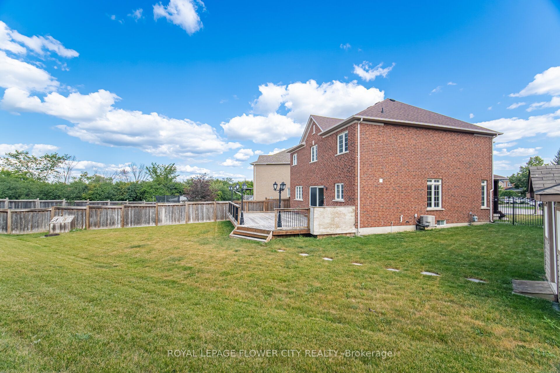 56 Laurentide Crescent Property Photo 44