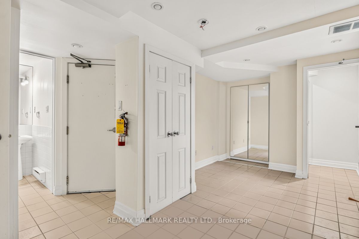 483 Parkside Drive Lower Property Photo 12