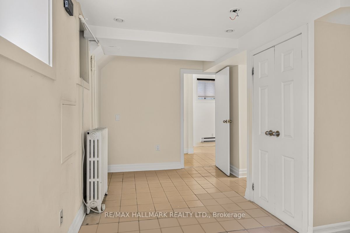 483 Parkside Drive Lower Property Photo 14