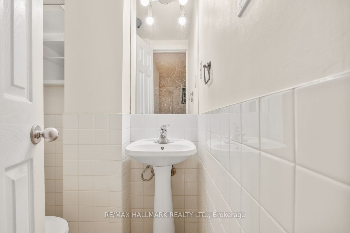 483 Parkside Drive Lower Property Photo 16