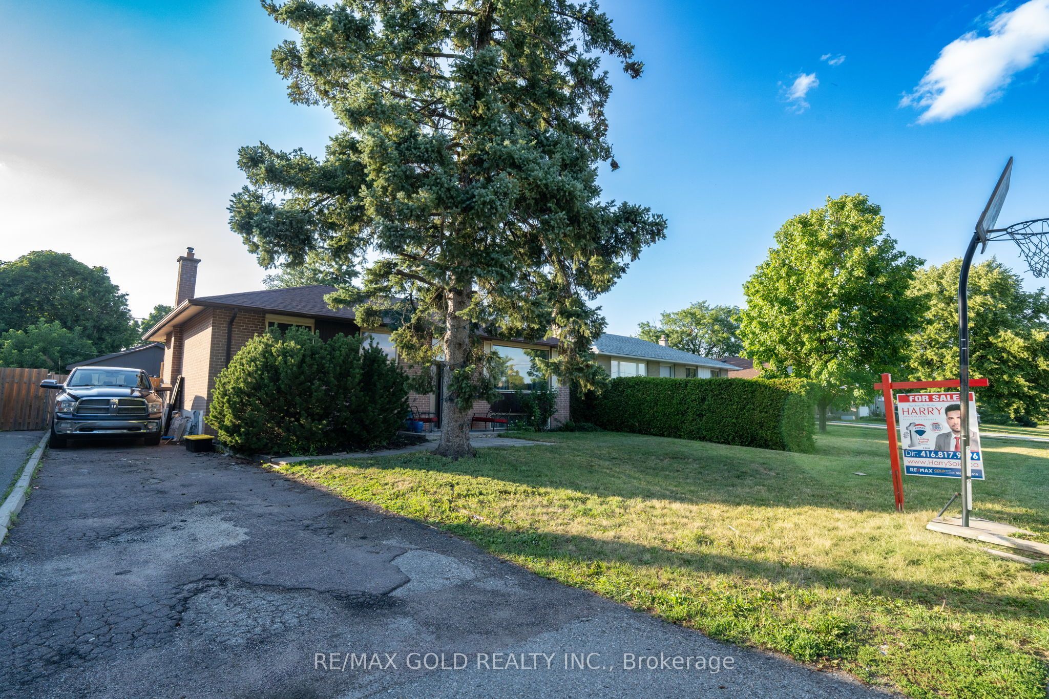 12 Alexandria Crescent Property Photo 2