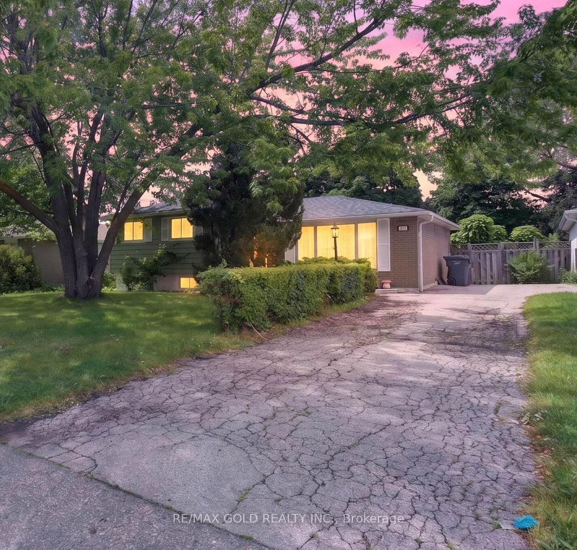 129 Folkstone Crescent Property Photo 1