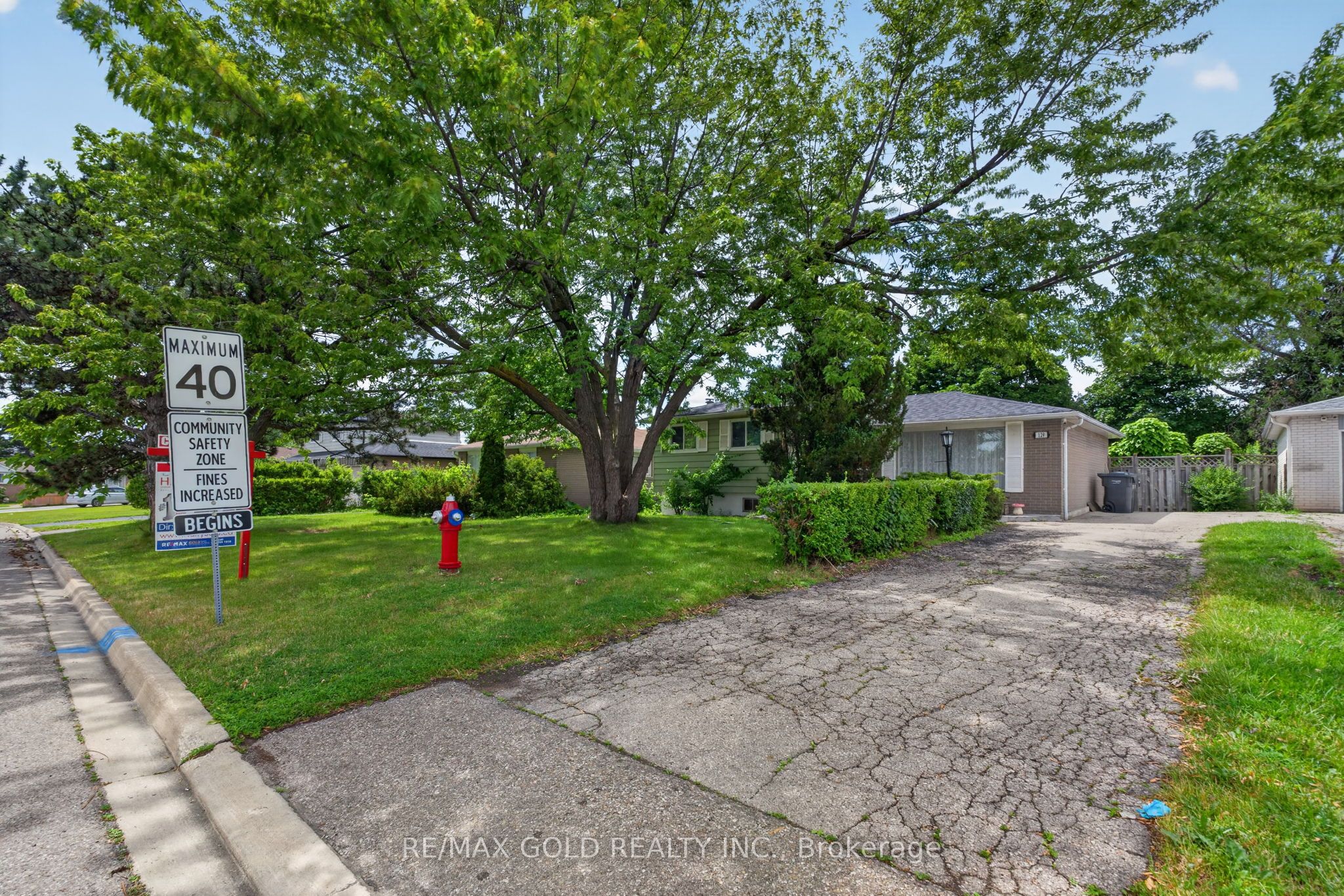129 Folkstone Crescent Property Photo 2