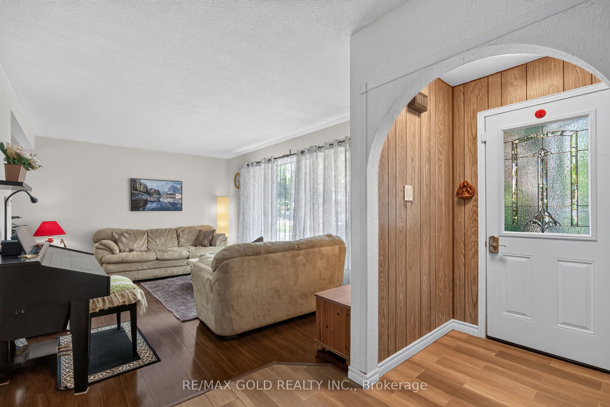 129 Folkstone Crescent Property Photo 6