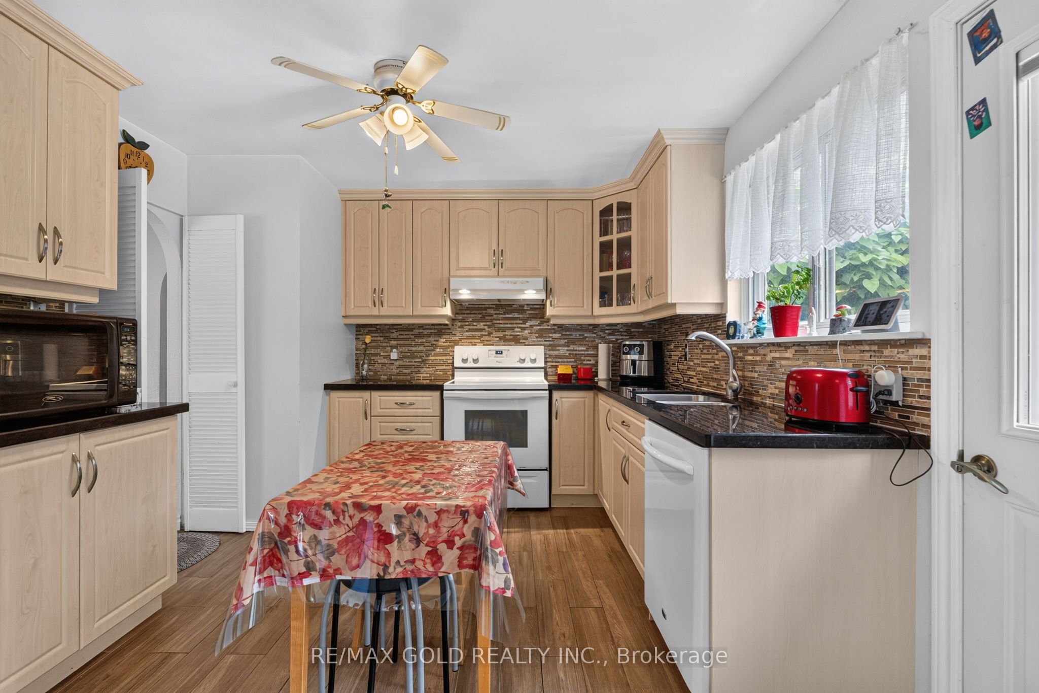 129 Folkstone Crescent Property Photo 13