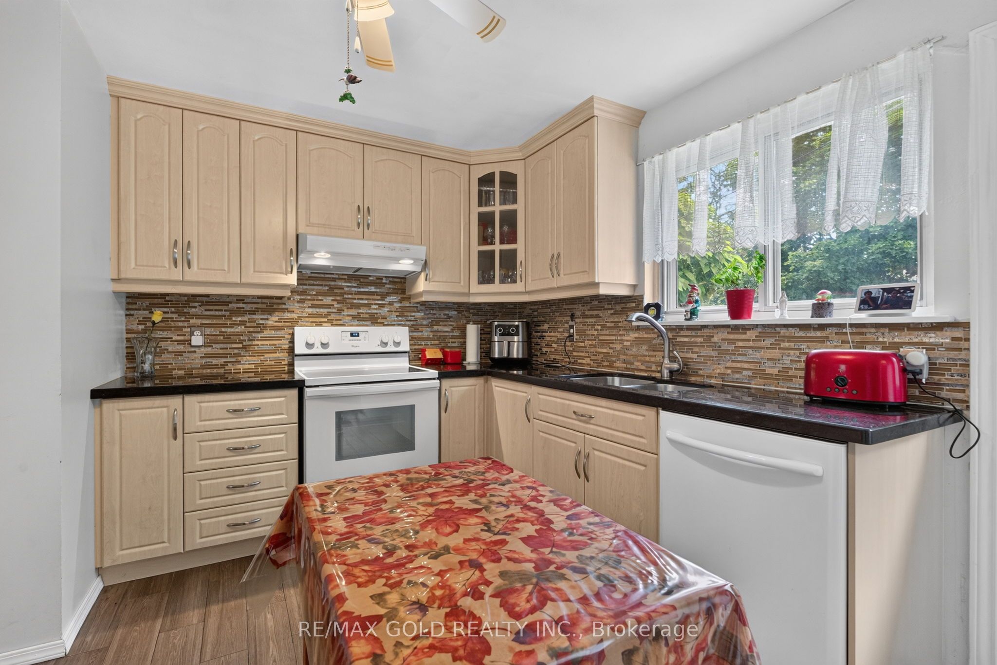 129 Folkstone Crescent Property Photo 18
