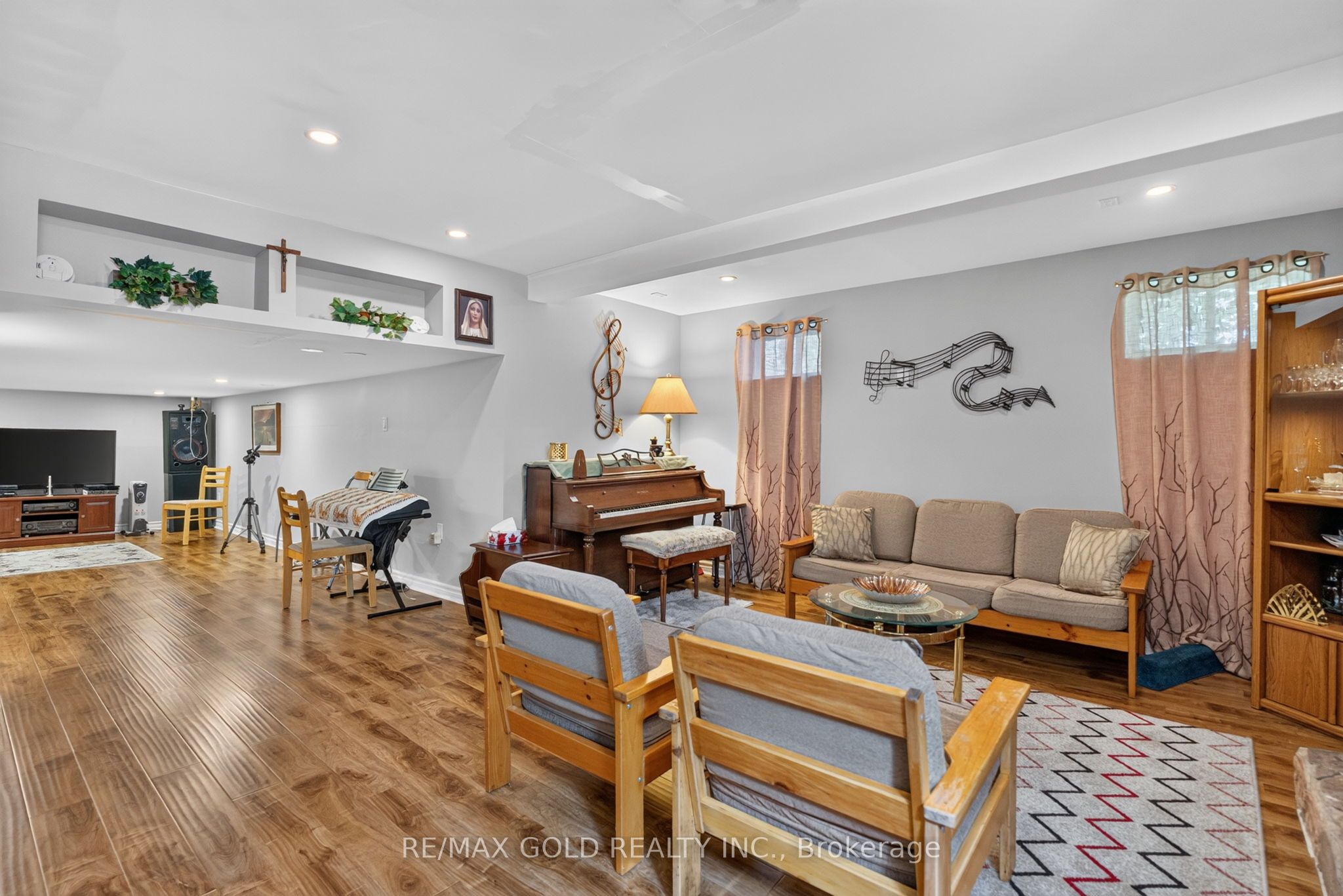 129 Folkstone Crescent Property Photo 29