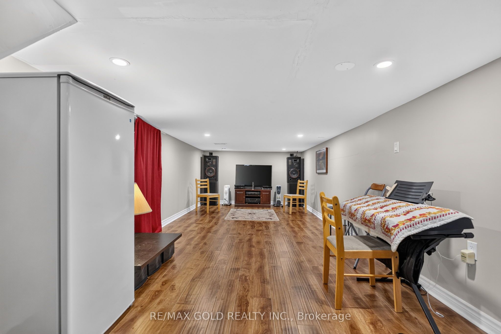 129 Folkstone Crescent Property Photo 32
