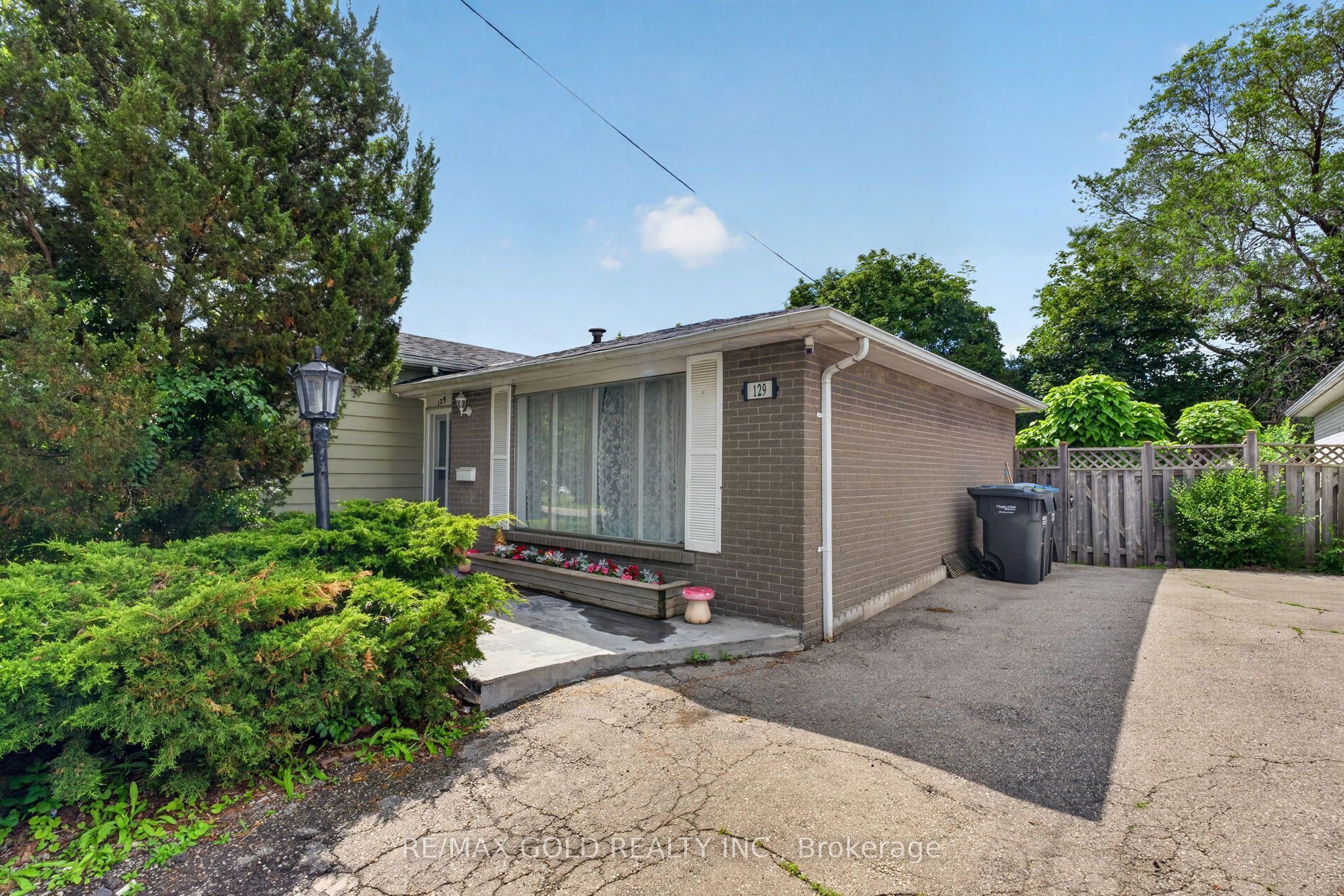 129 Folkstone Crescent Property Photo 38