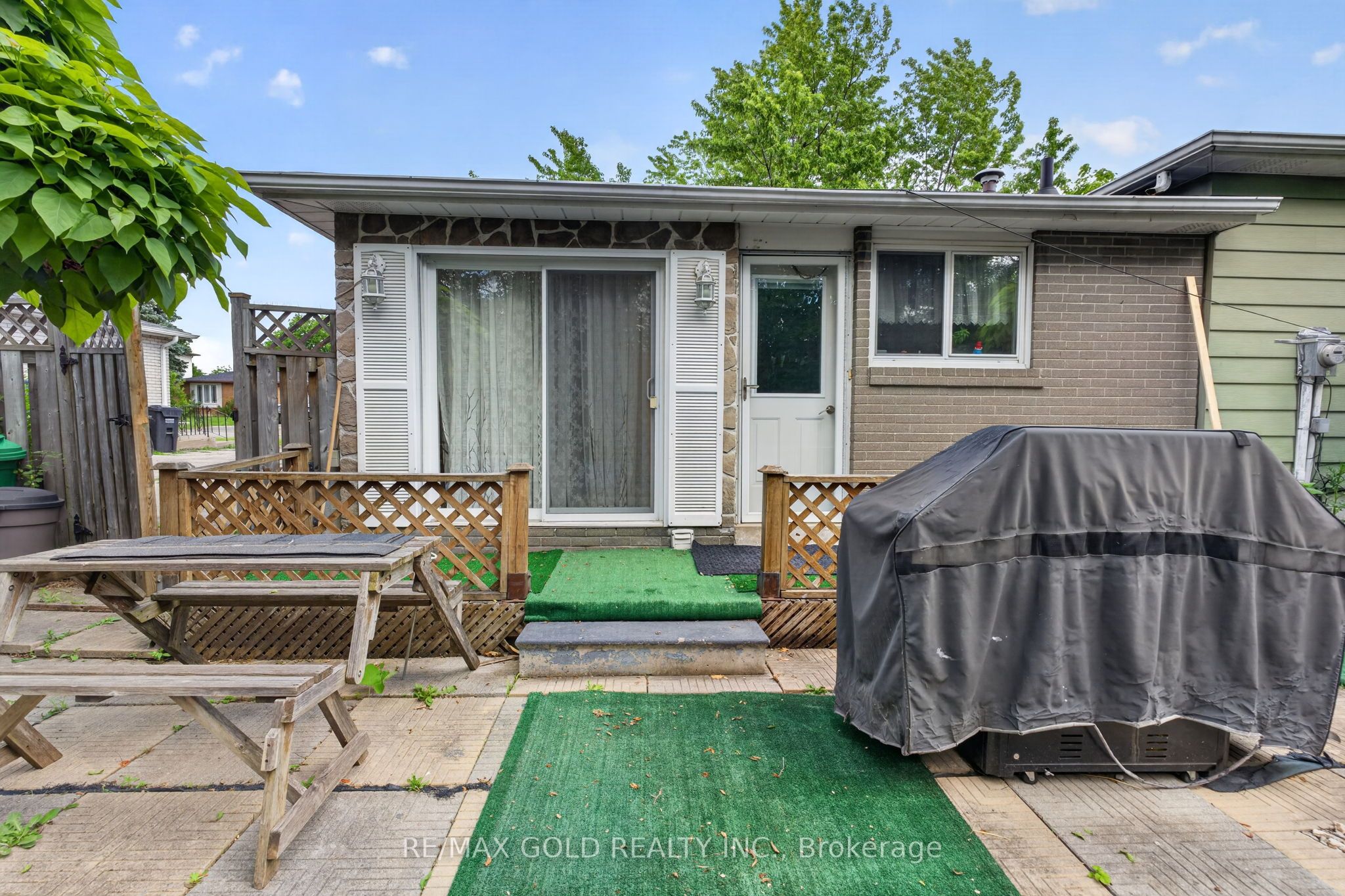 129 Folkstone Crescent Property Photo 39