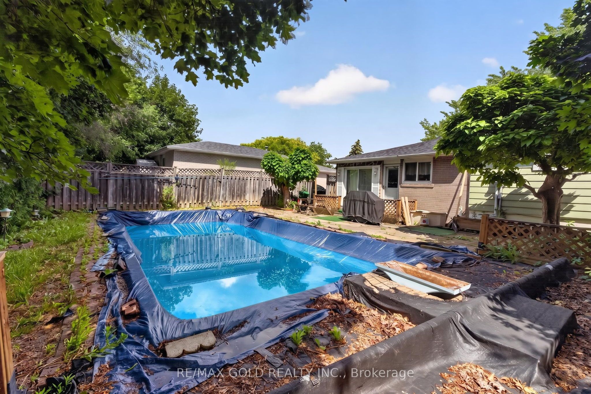 129 Folkstone Crescent Property Photo 40