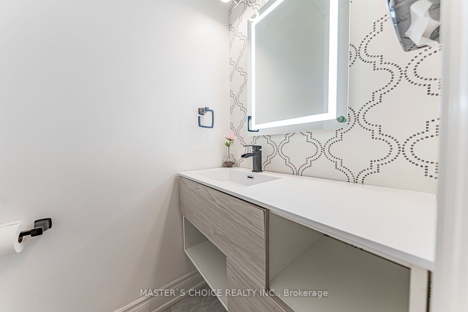 2357 Rideau Drive Property Photo 17