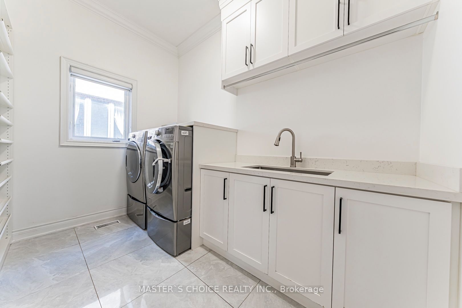2357 Rideau Drive Property Photo 18