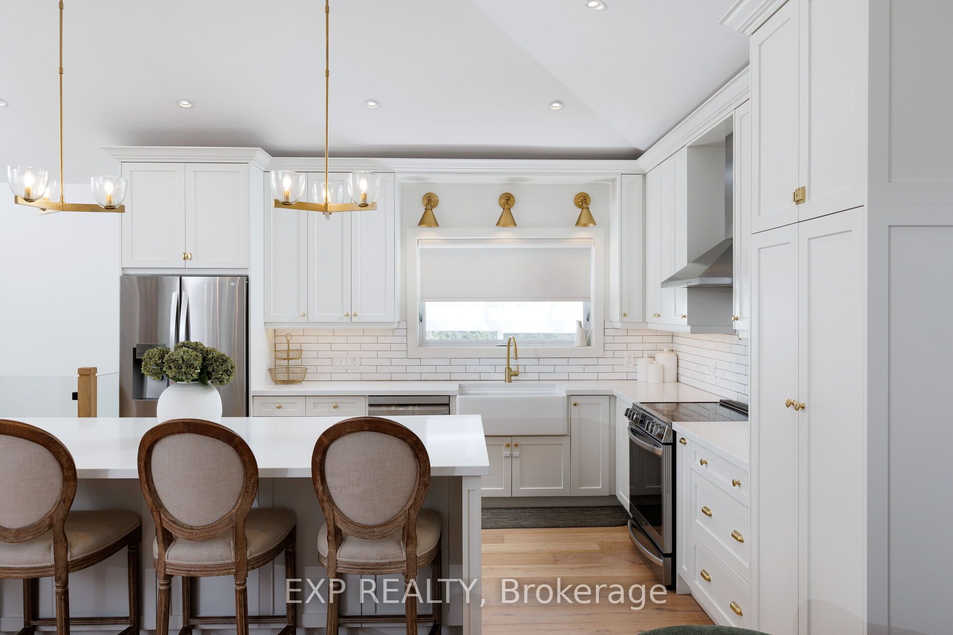 1761 Coram Crescent Property Photo 2