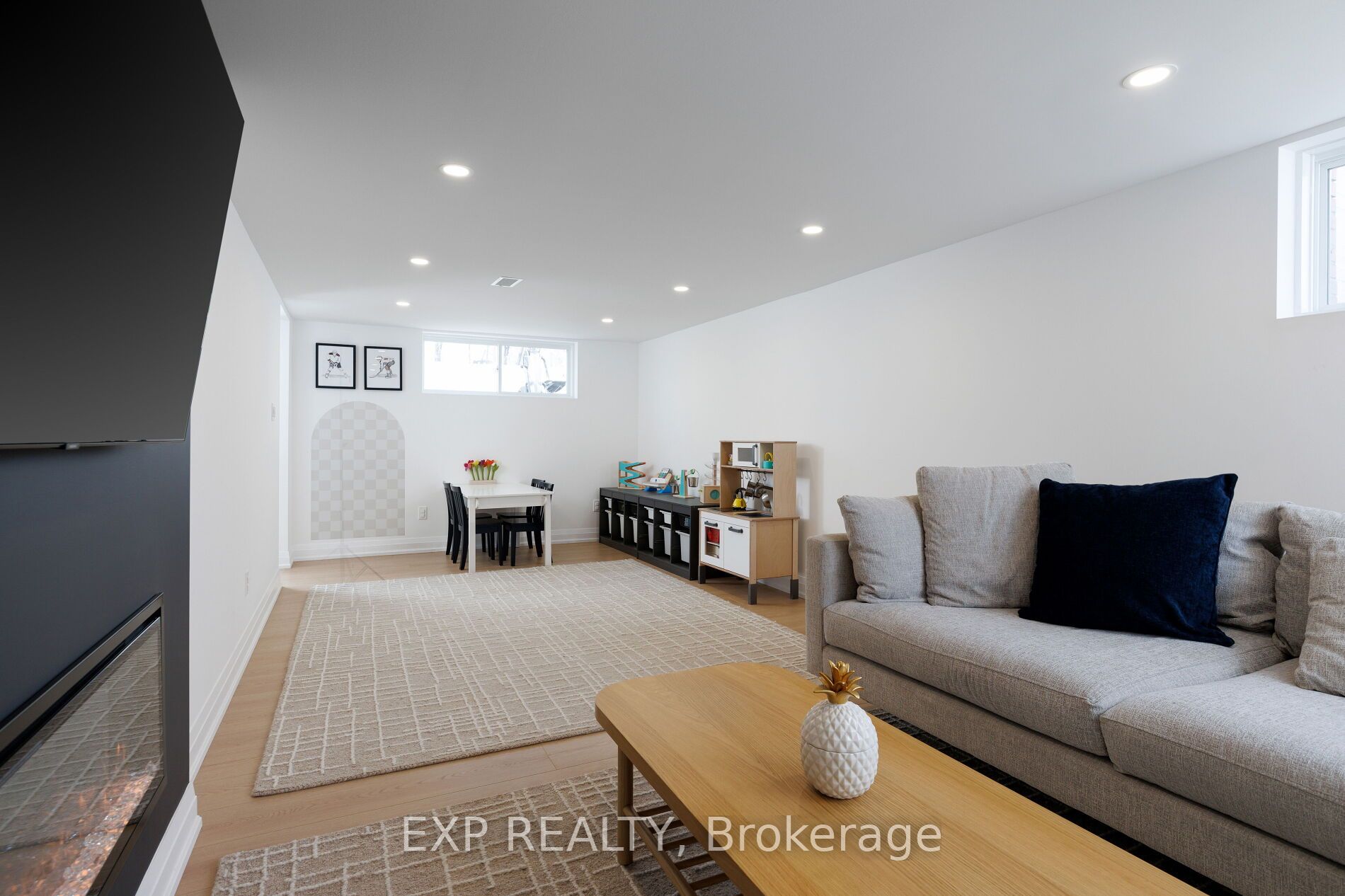 1761 Coram Crescent Property Photo 25