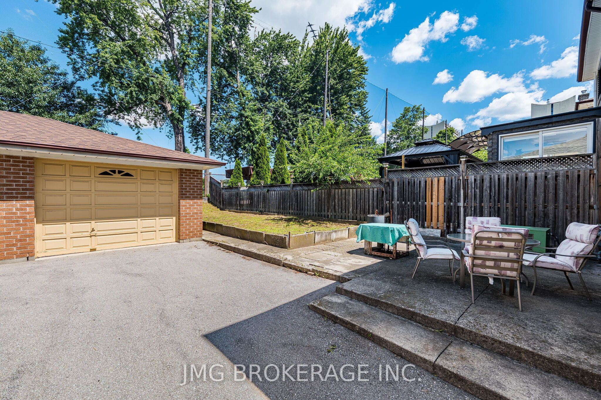 53 Foxrun Avenue Property Photo 40