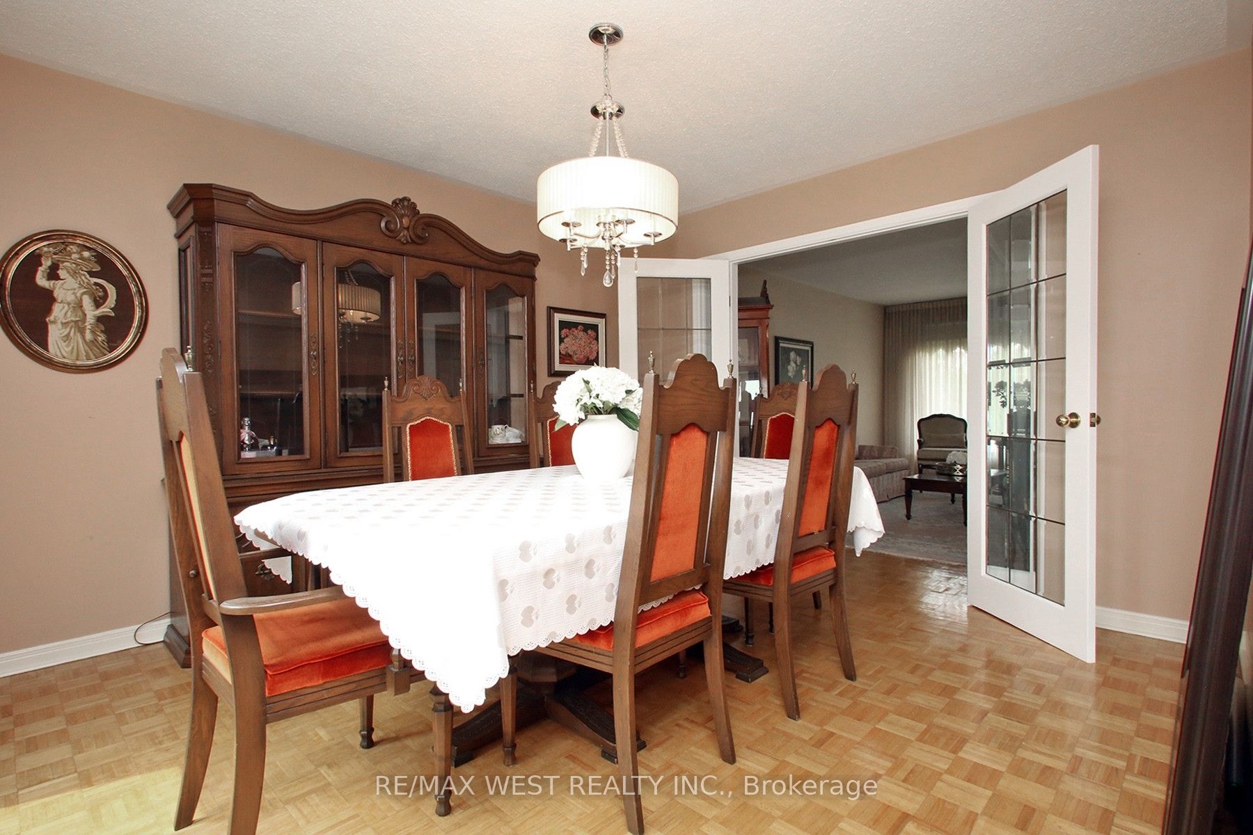 540 Louis Drive Property Photo 9
