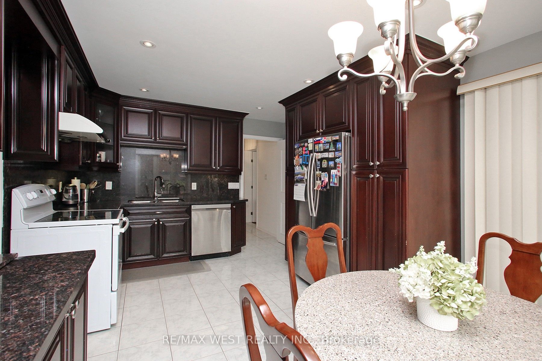 540 Louis Drive Property Photo 12