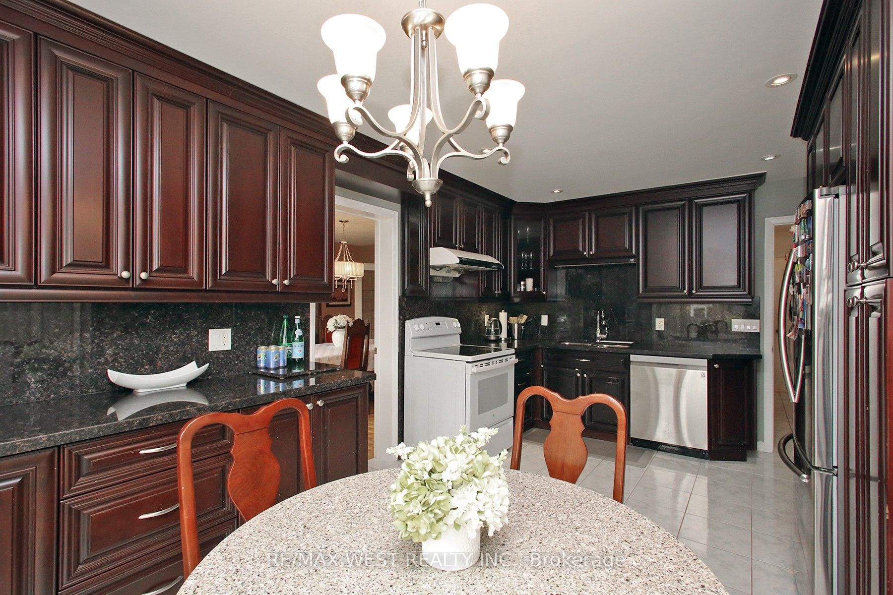 540 Louis Drive Property Photo 13