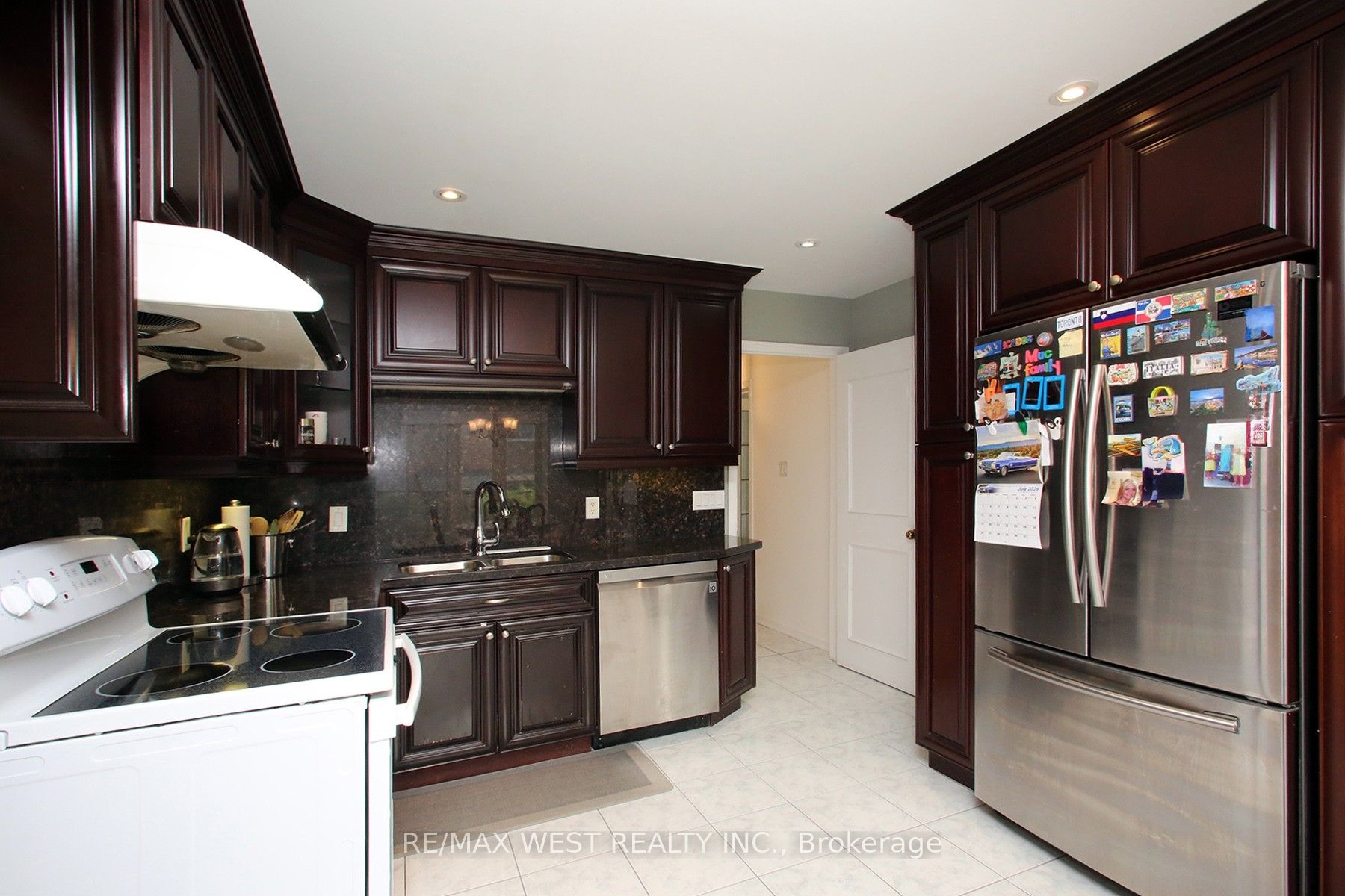 540 Louis Drive Property Photo 15