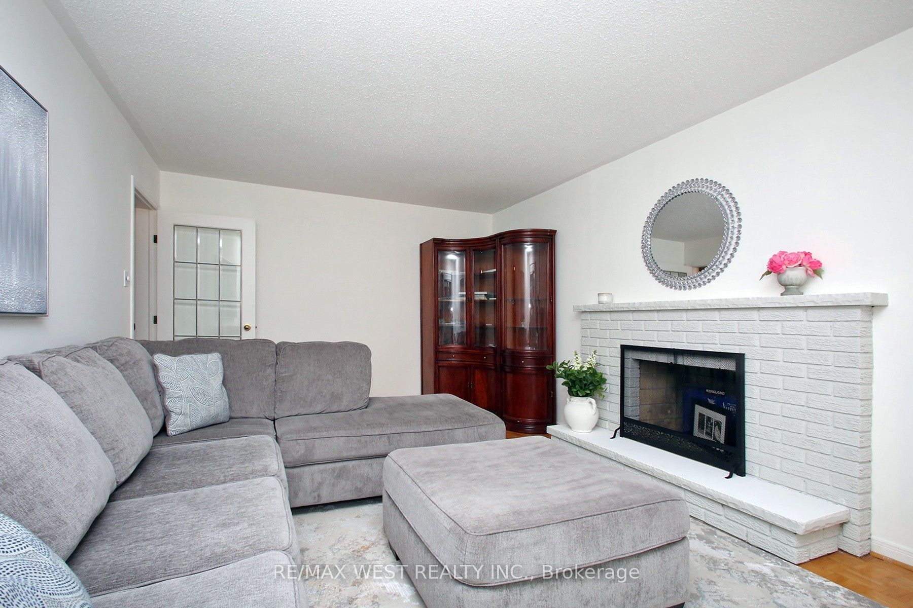 540 Louis Drive Property Photo 19