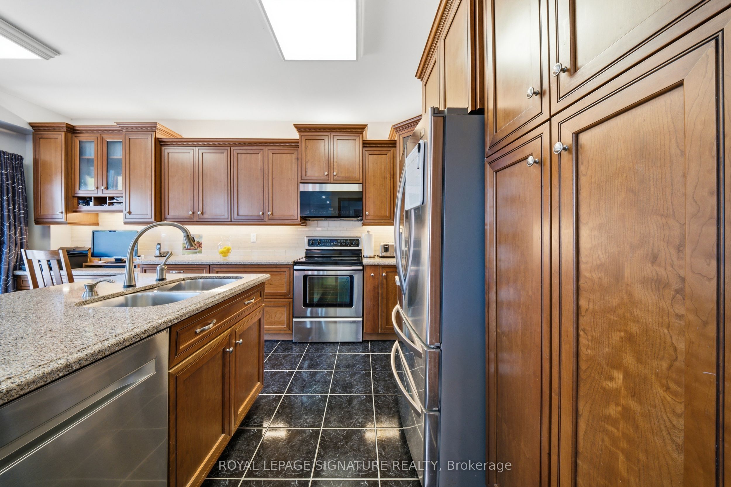79 Twin Willow Crescent E Property Photo 12