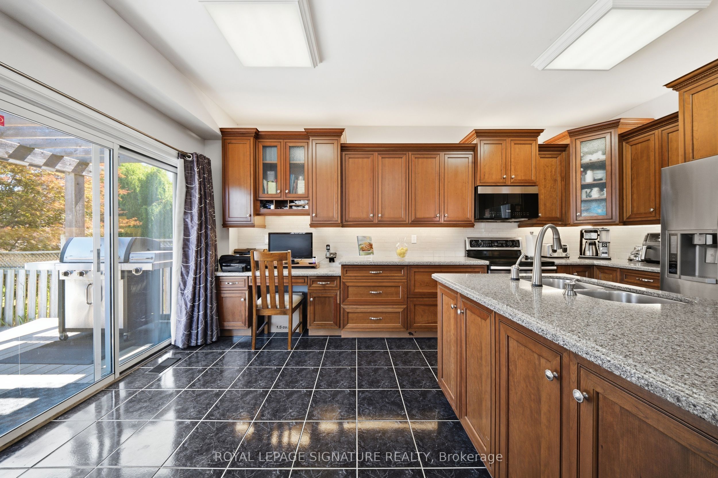 79 Twin Willow Crescent E Property Photo 13