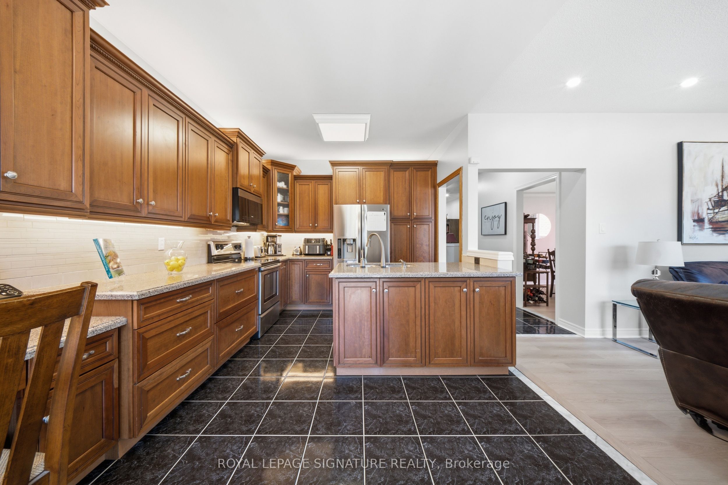 79 Twin Willow Crescent E Property Photo 15