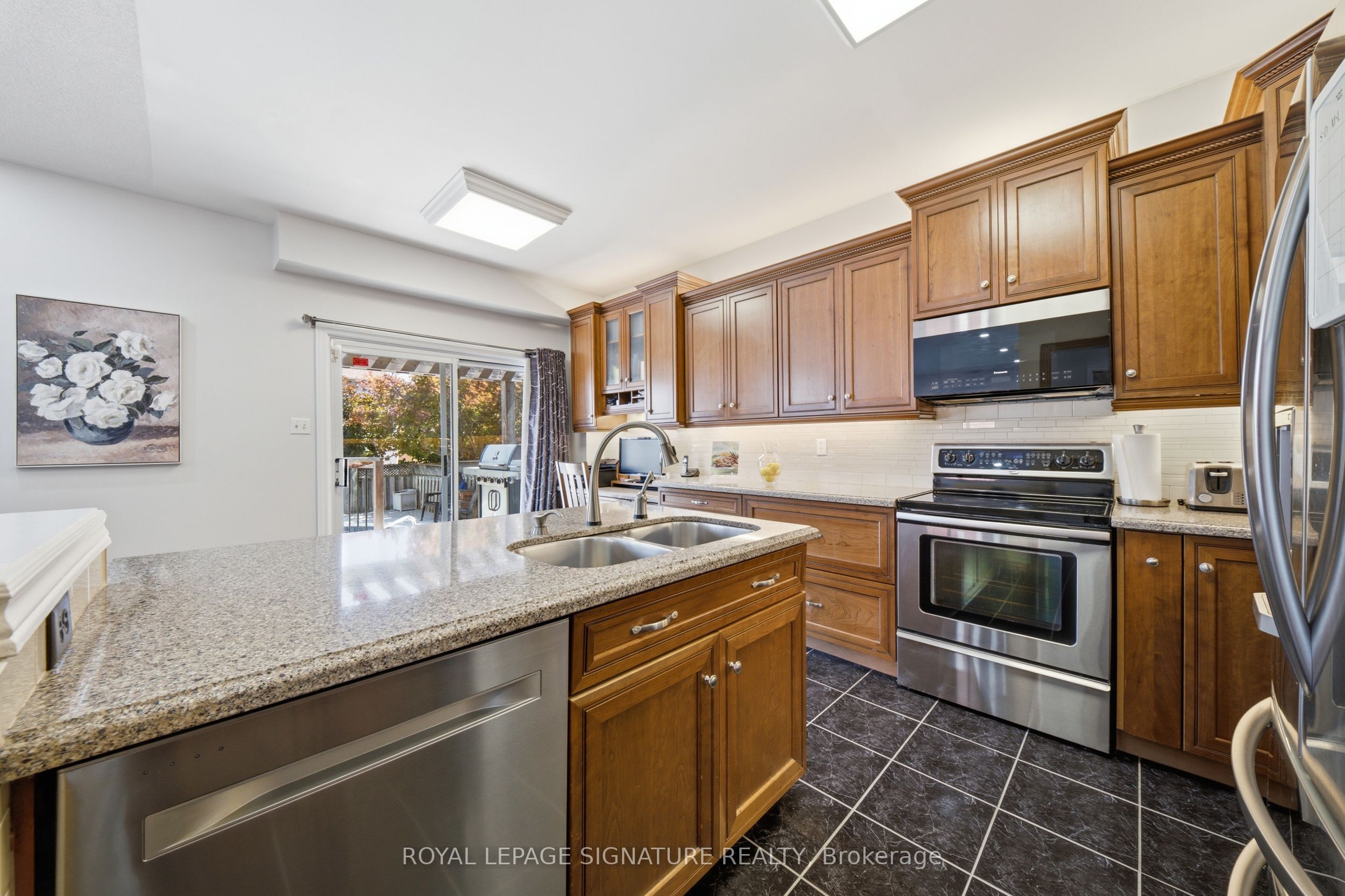 79 Twin Willow Crescent E Property Photo 16