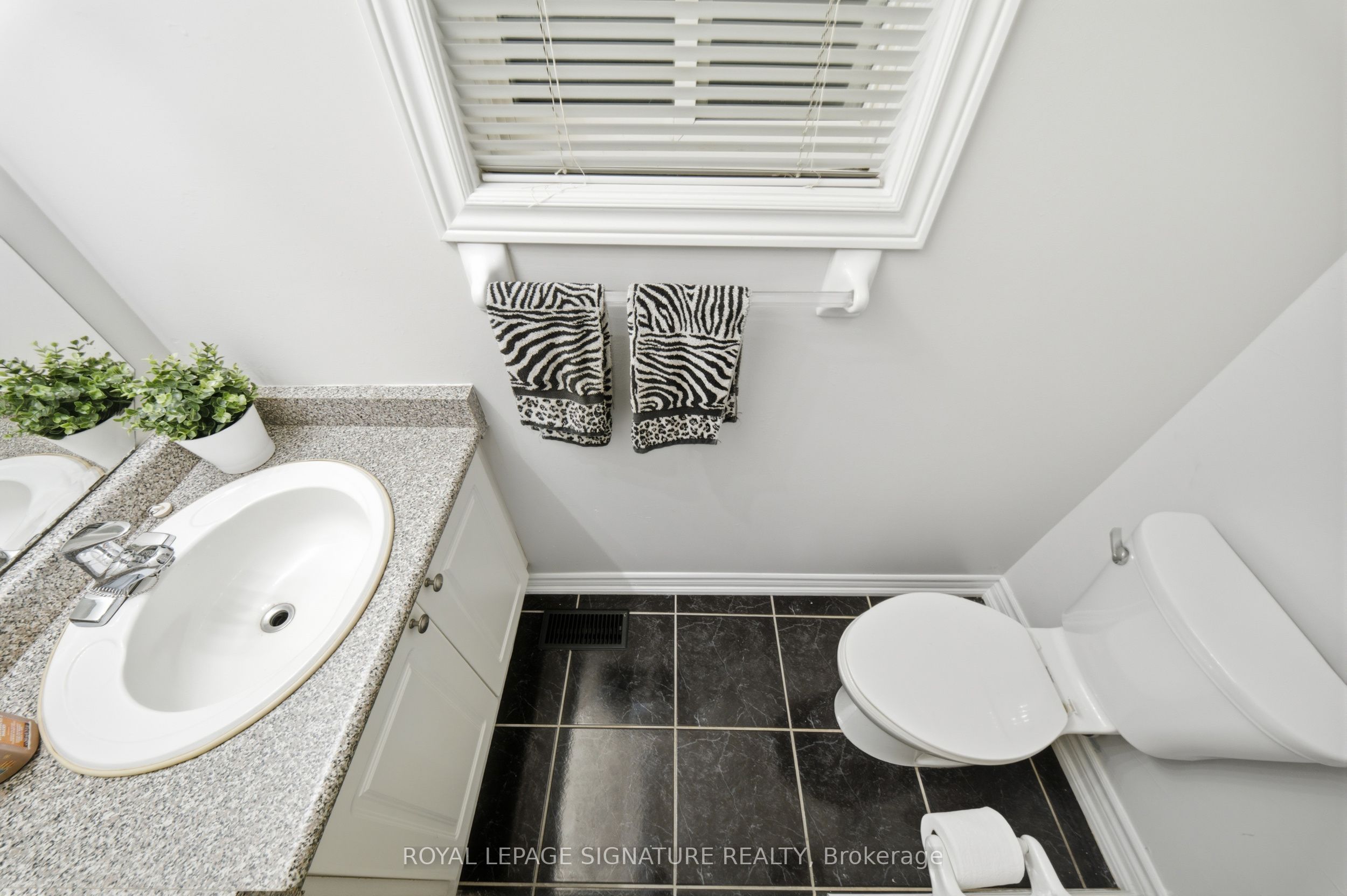 79 Twin Willow Crescent E Property Photo 19