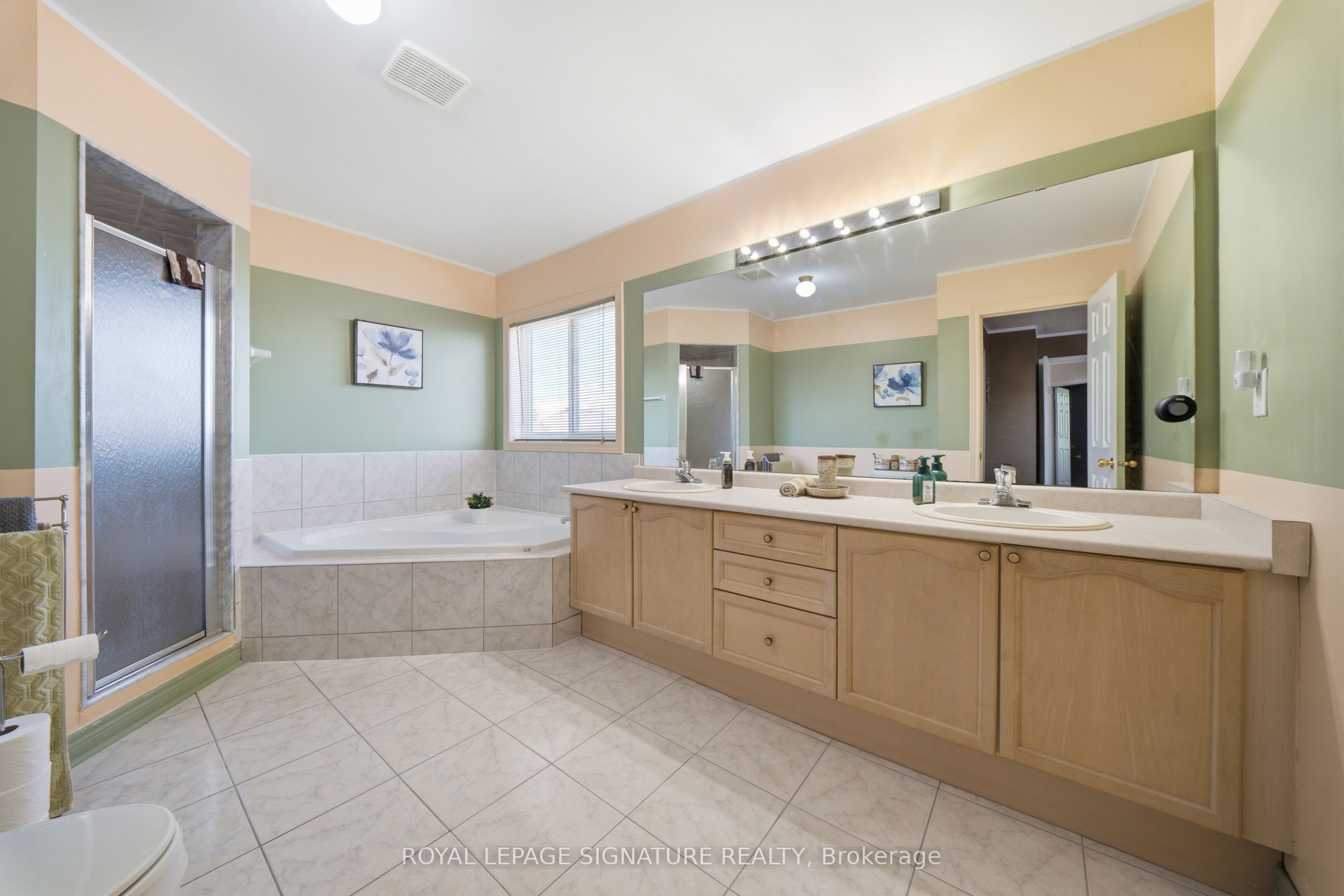 79 Twin Willow Crescent E Property Photo 23