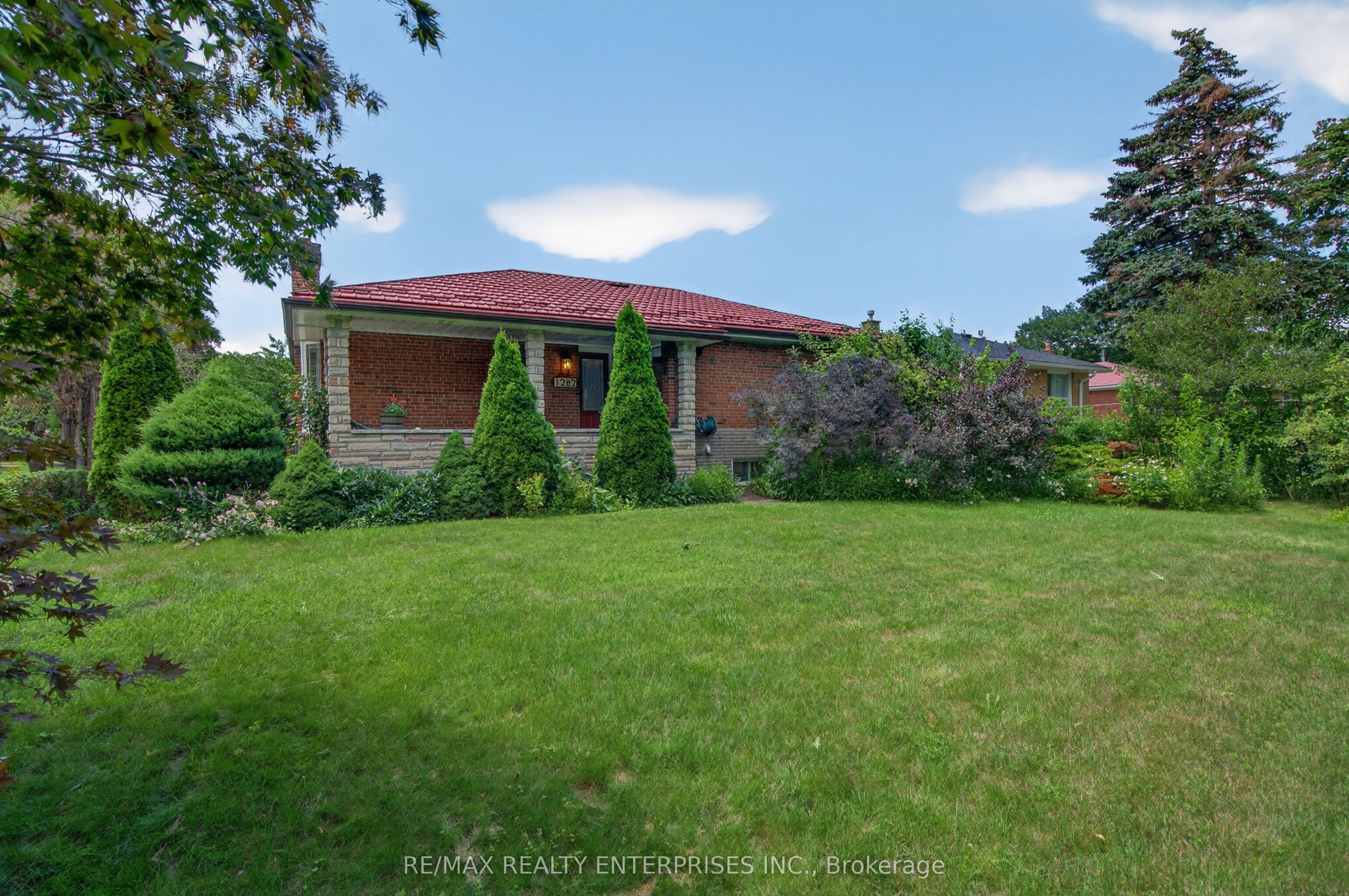 1282 Daimler Road Property Photo 2