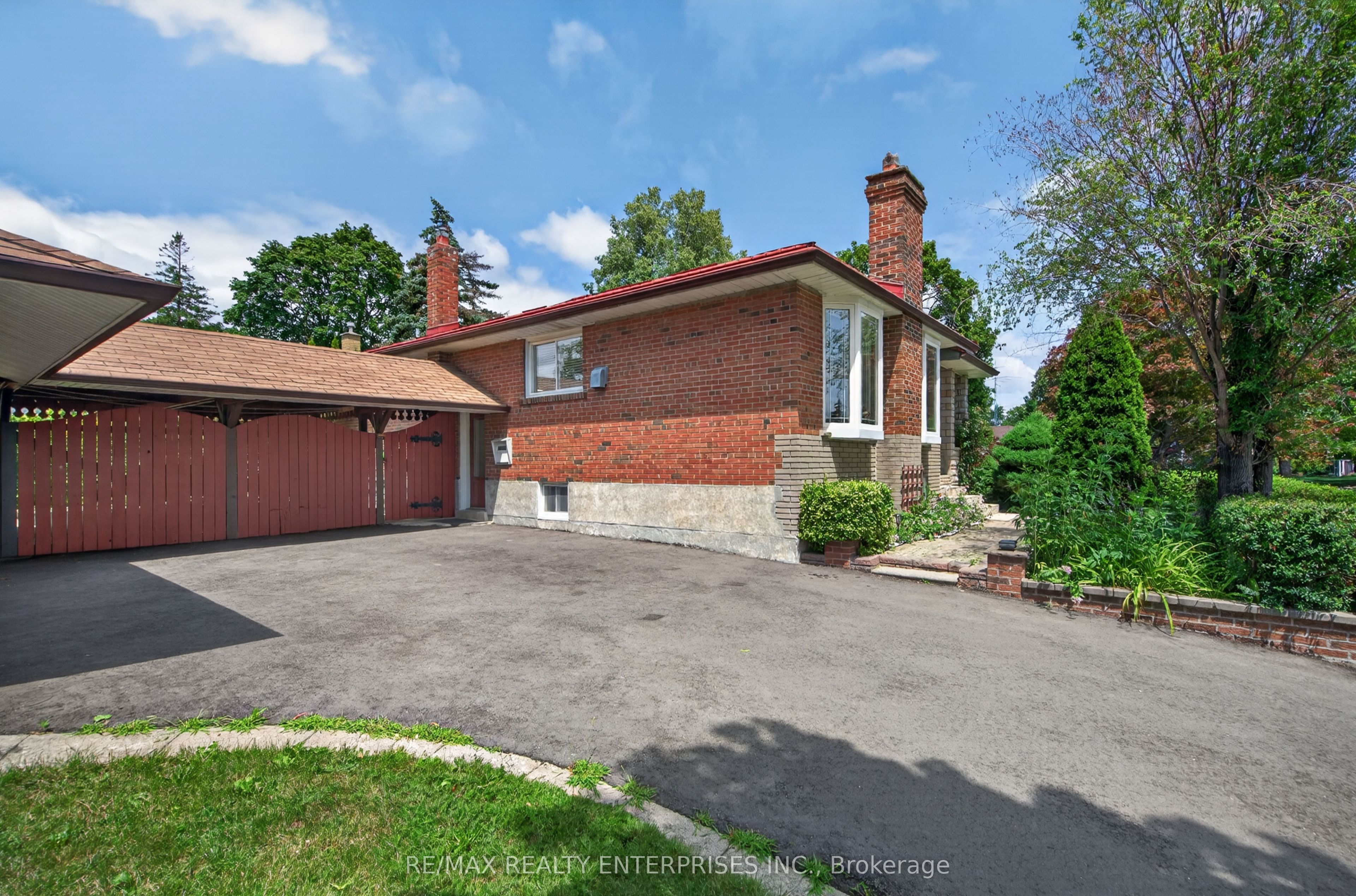 1282 Daimler Road Property Photo 5
