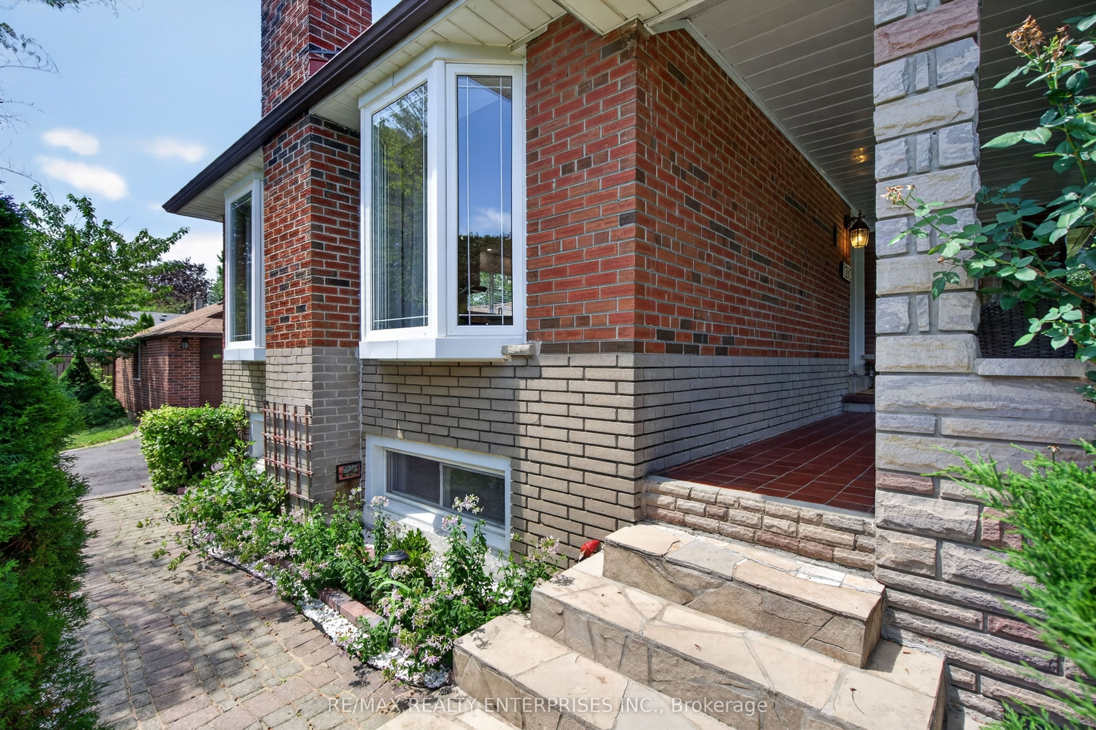 1282 Daimler Road Property Photo 6
