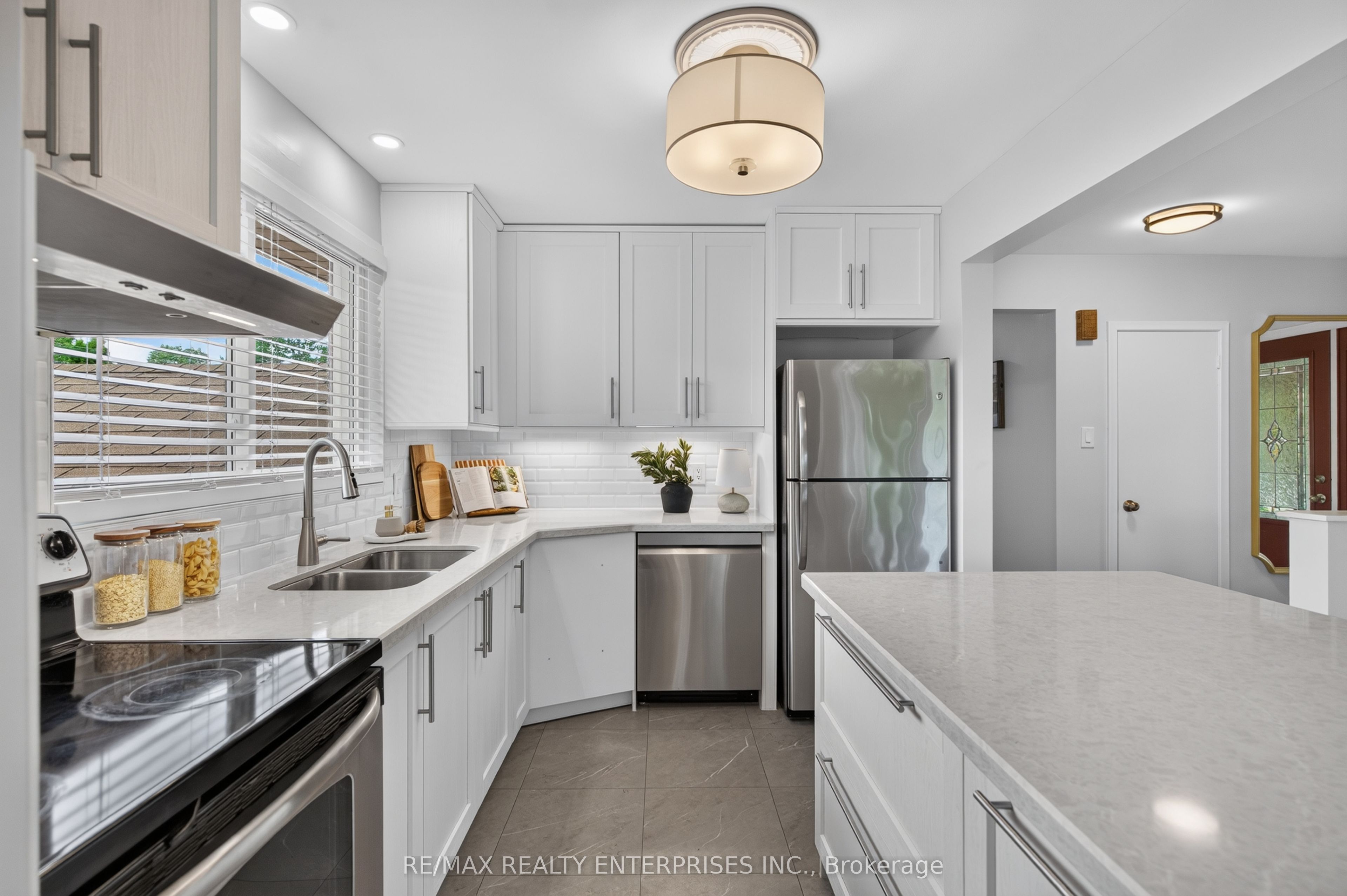 1282 Daimler Road Property Photo 14