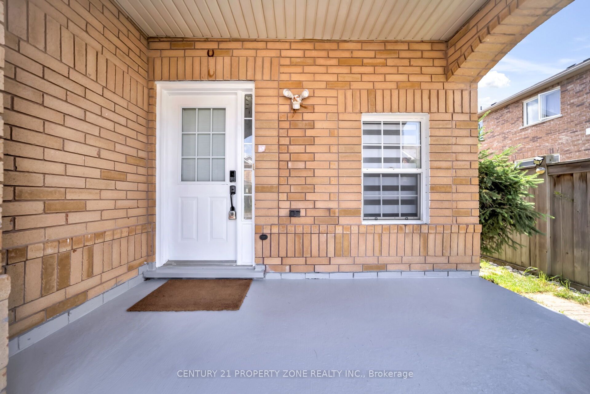 400 Patterson Drive Property Photo 3