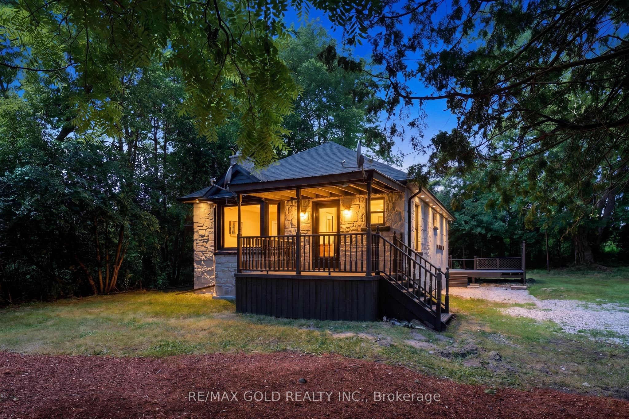 2702 Embleton Road Property Photo 1