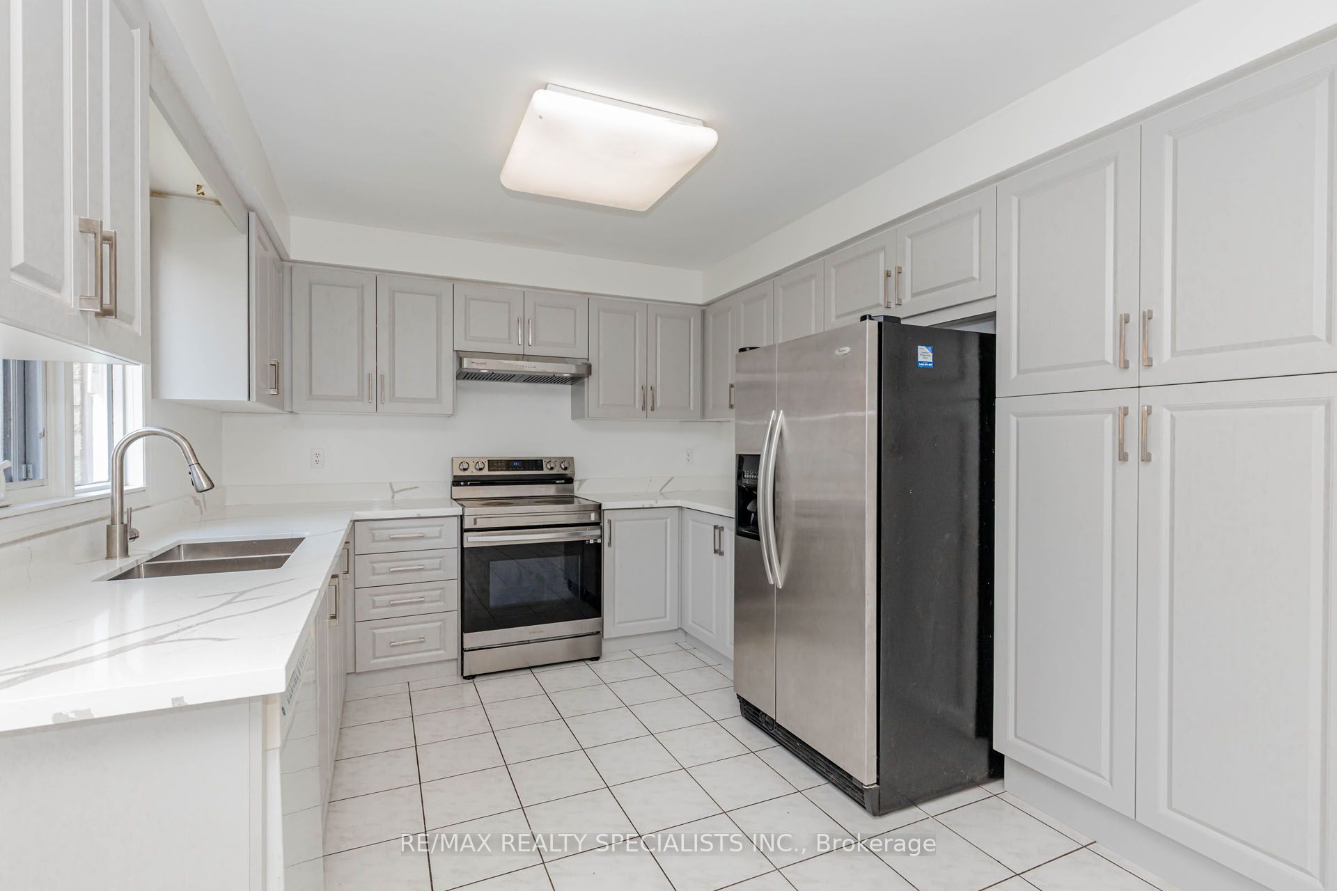 64 Dolphin Song Crescent Property Photo 3