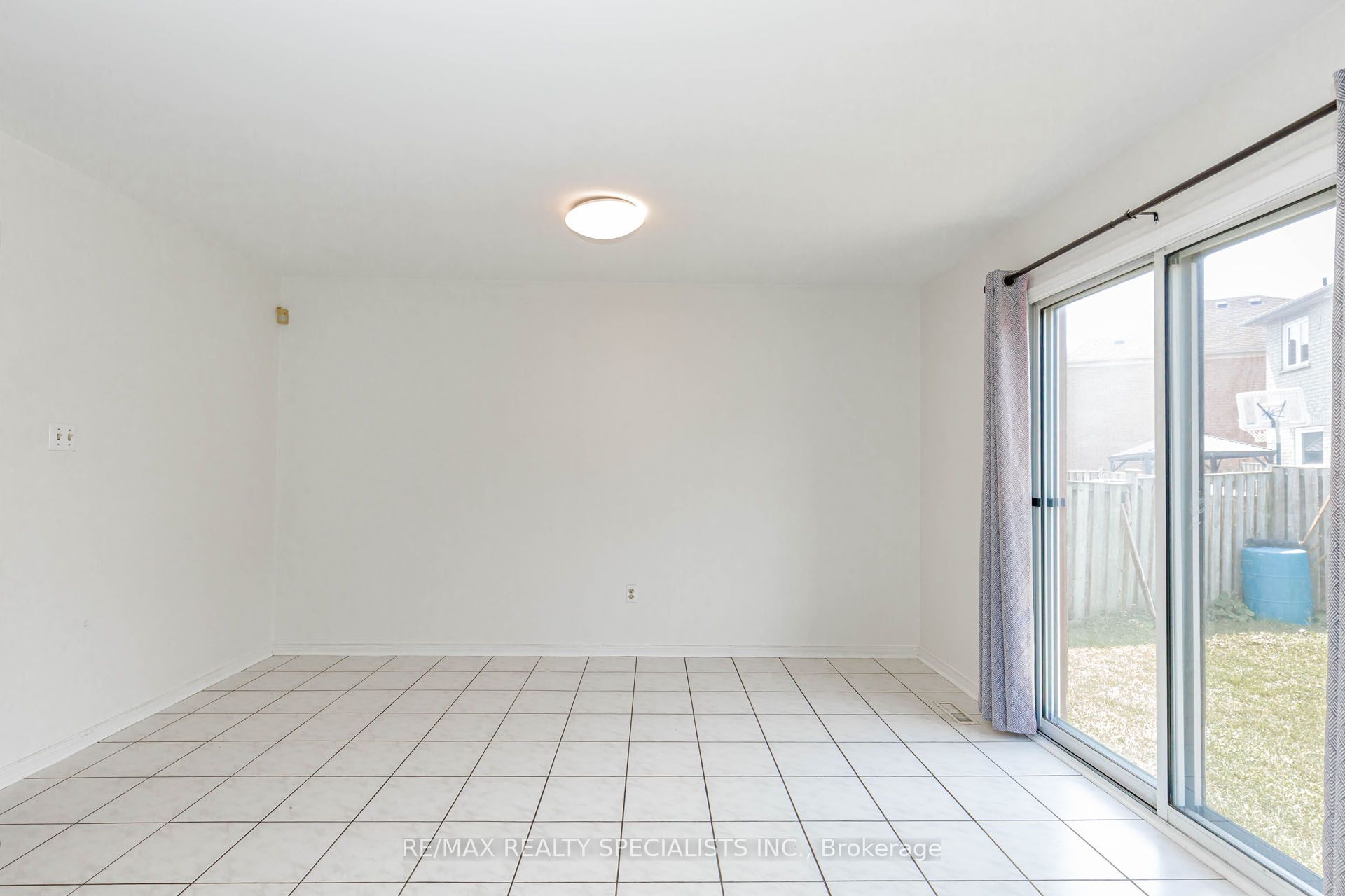 64 Dolphin Song Crescent Property Photo 6
